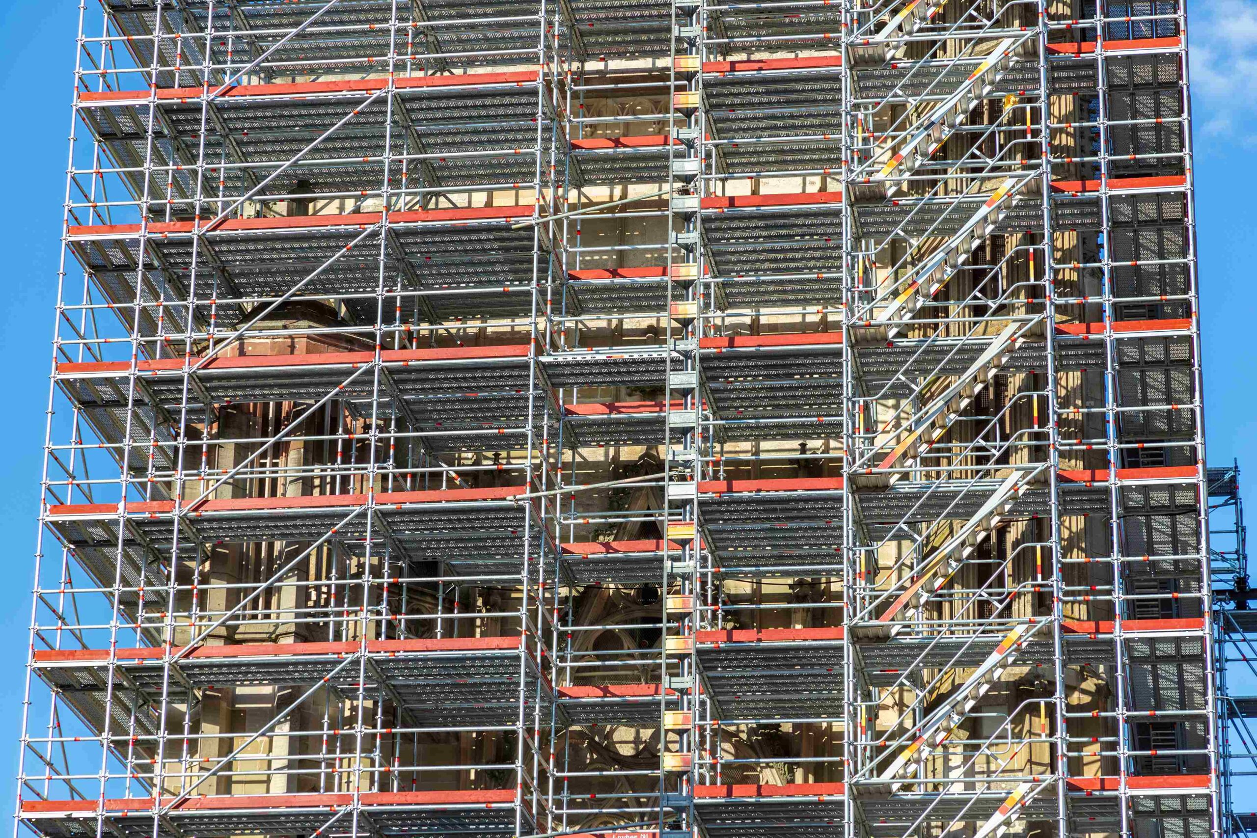 Perimeter scaffolding